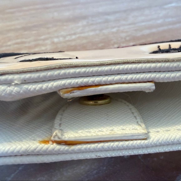 Danielle Nicole White Crossbody Bag with glittery Snow White - Picture 5 of 5